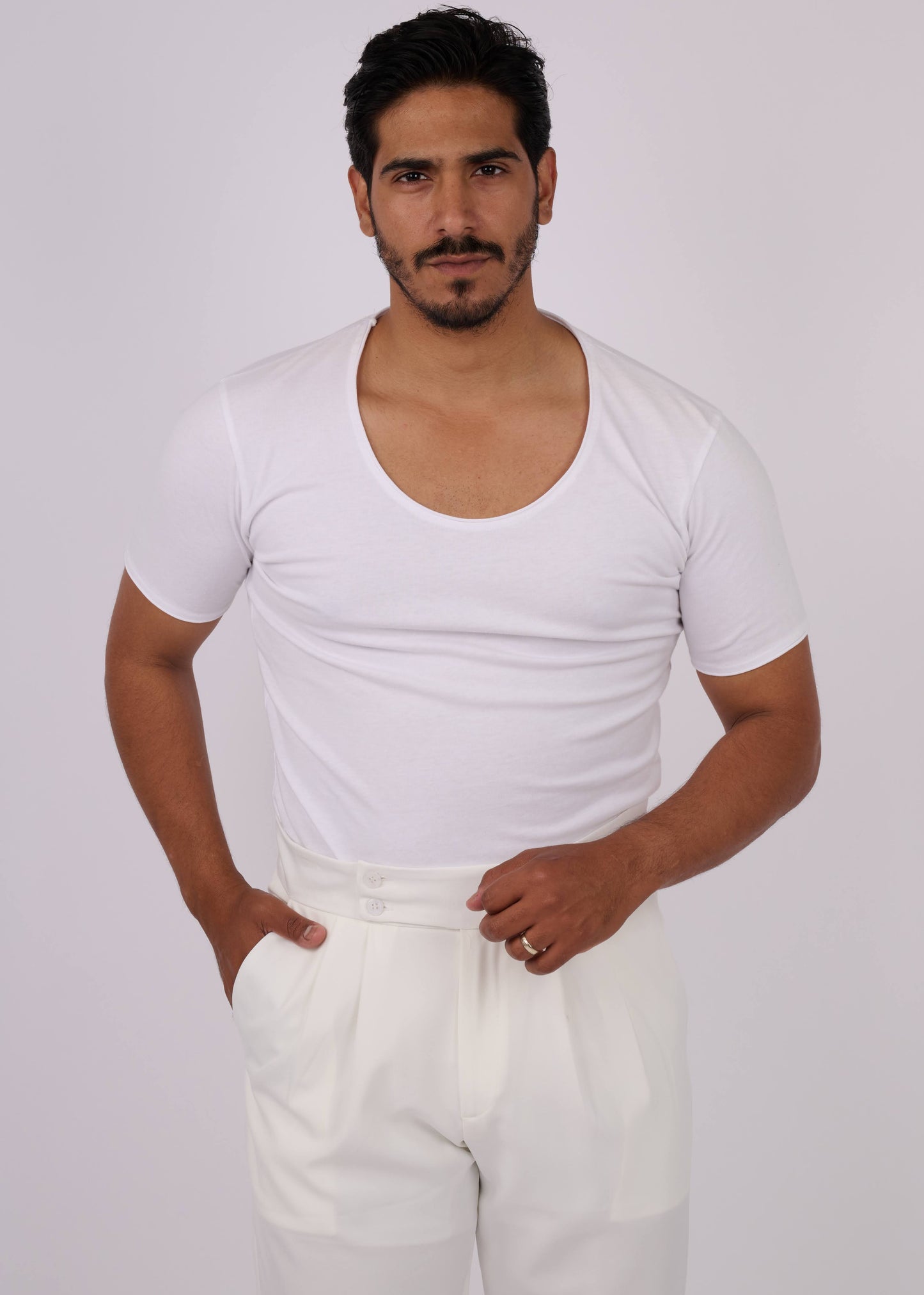 חולצה עם פתח קצר